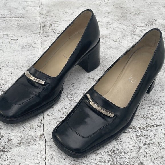 Gucci Shoes - Gucci Women Shoes Black Leather Vintage Pull On Shoes Made In Italy Size 35.5C